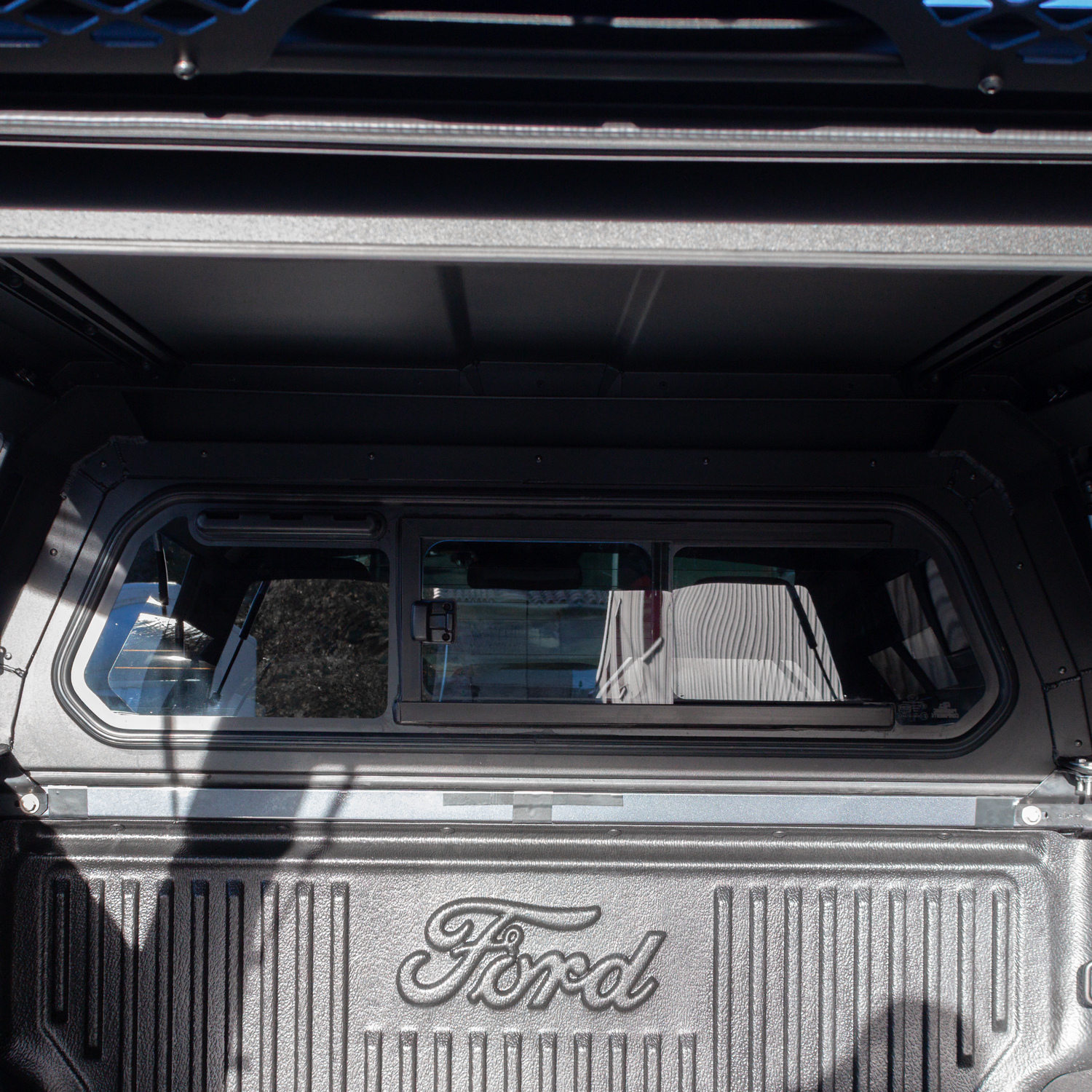 Hardtop Rhinoman X-treme Ford (f6-rh-ht1xtr-n) Intérieur. Hardtop Rhinoman X-treme Ford (f6-rh-ht1xtr-n) Intérieur.