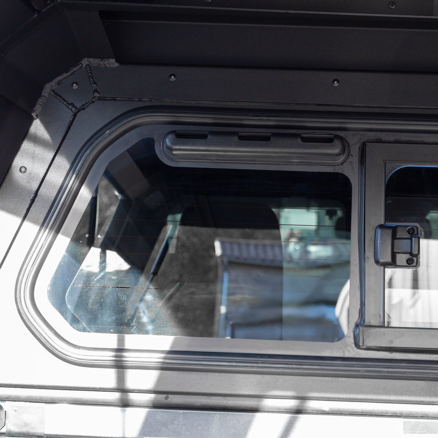 Hardtop Rhinoman X-treme Ford (f6-rh-ht1xtr-n) Ventilation. Hardtop Rhinoman X-treme Ford (f6-rh-ht1xtr-n) Ventilation.
