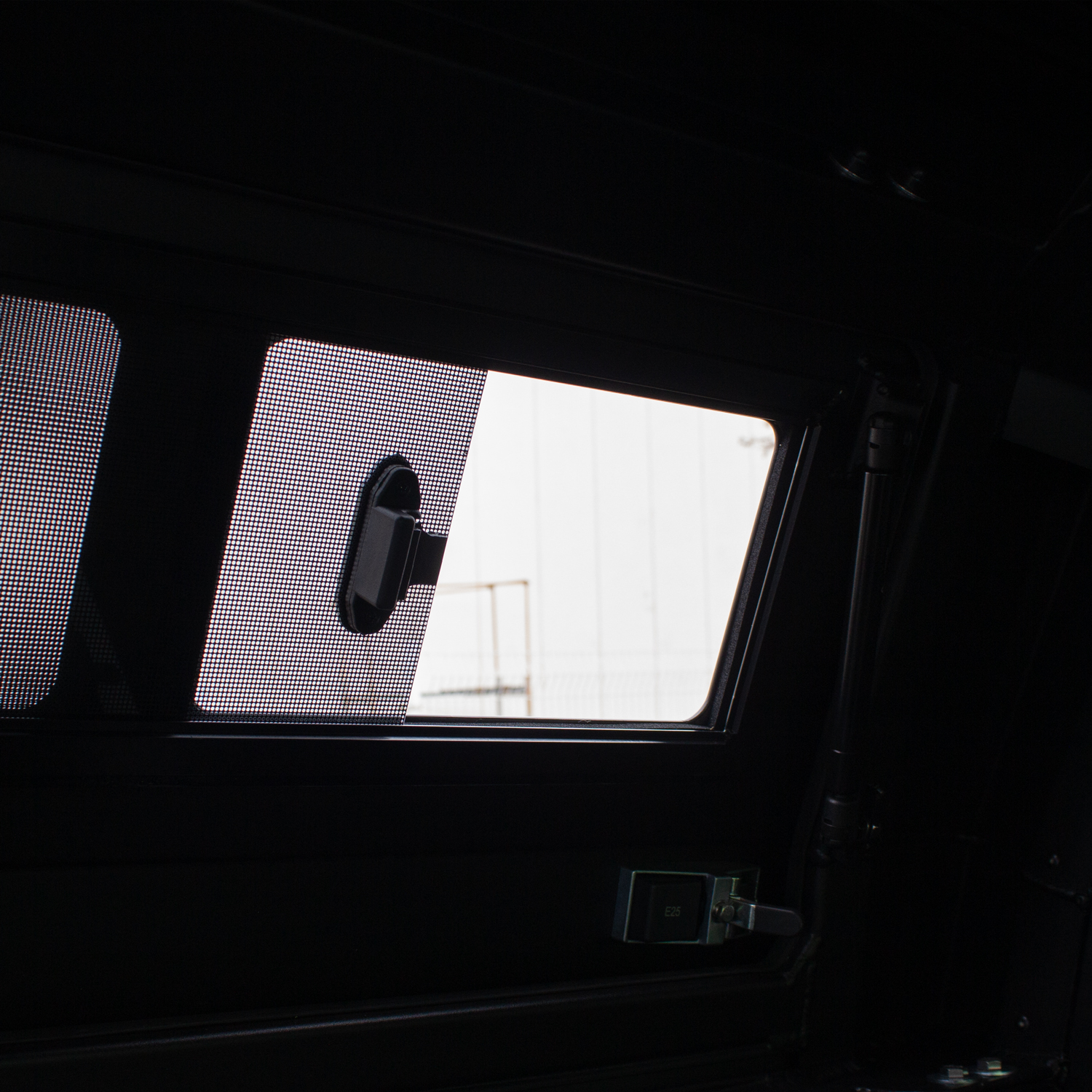 Hardtop Rhinoman X-treme Ford (f6-rh-ht1xtr-n) Fenêtre Interieur. Hardtop Rhinoman X-treme Ford (f6-rh-ht1xtr-n) Fenêtre Interieur.