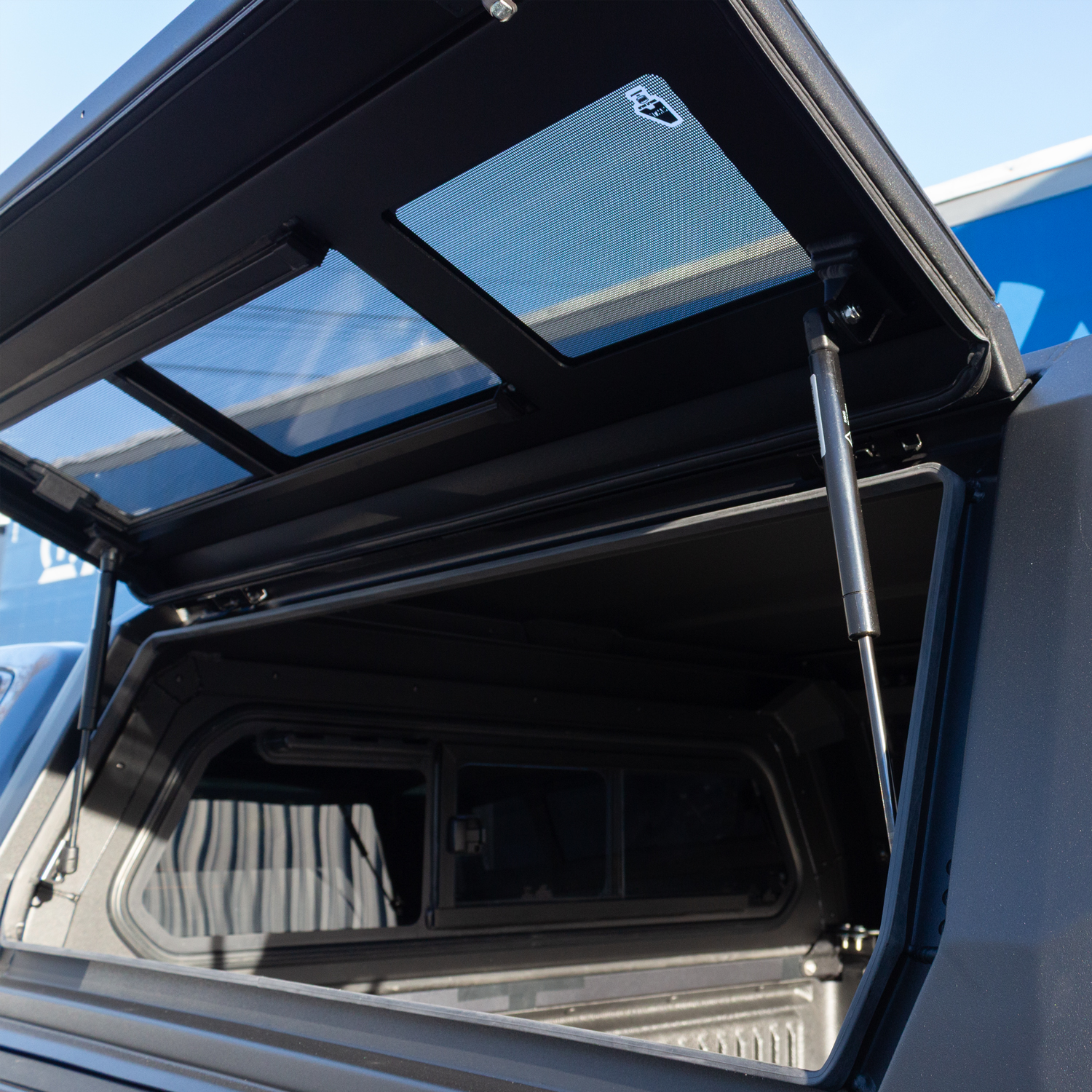 Hardtop Rhinoman X-treme Ford (f6-rh-ht1xtr-n) Ouvrant Latéral. Hardtop Rhinoman X-treme Ford (f6-rh-ht1xtr-n) Ouvrant Latéral.