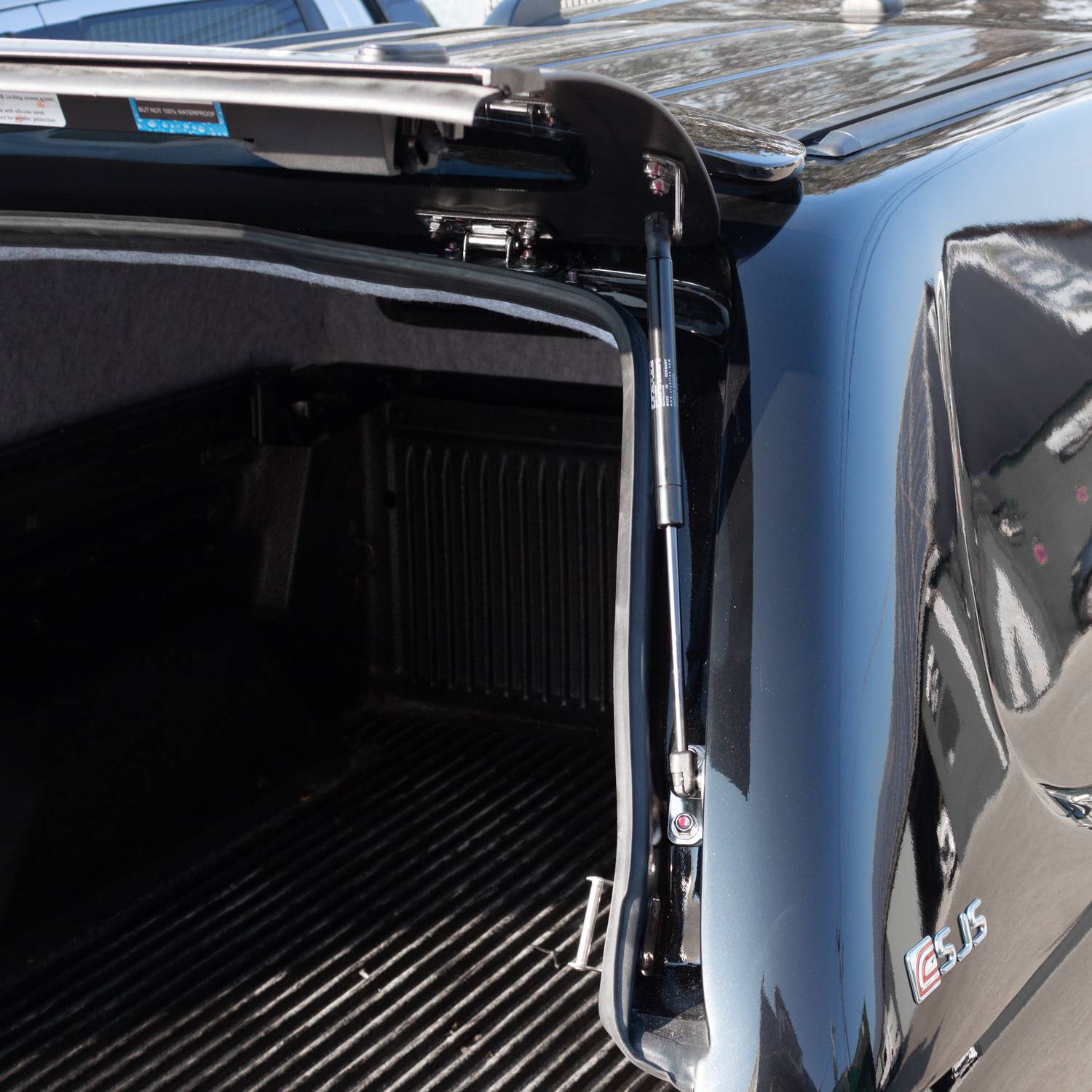 Hard Top Non Vitré Trois Quart (f3-ht2nvc) Vérins Intérieur. Hard Top Non Vitré Trois Quart (f3-ht2nvc) Vérins Intérieur.