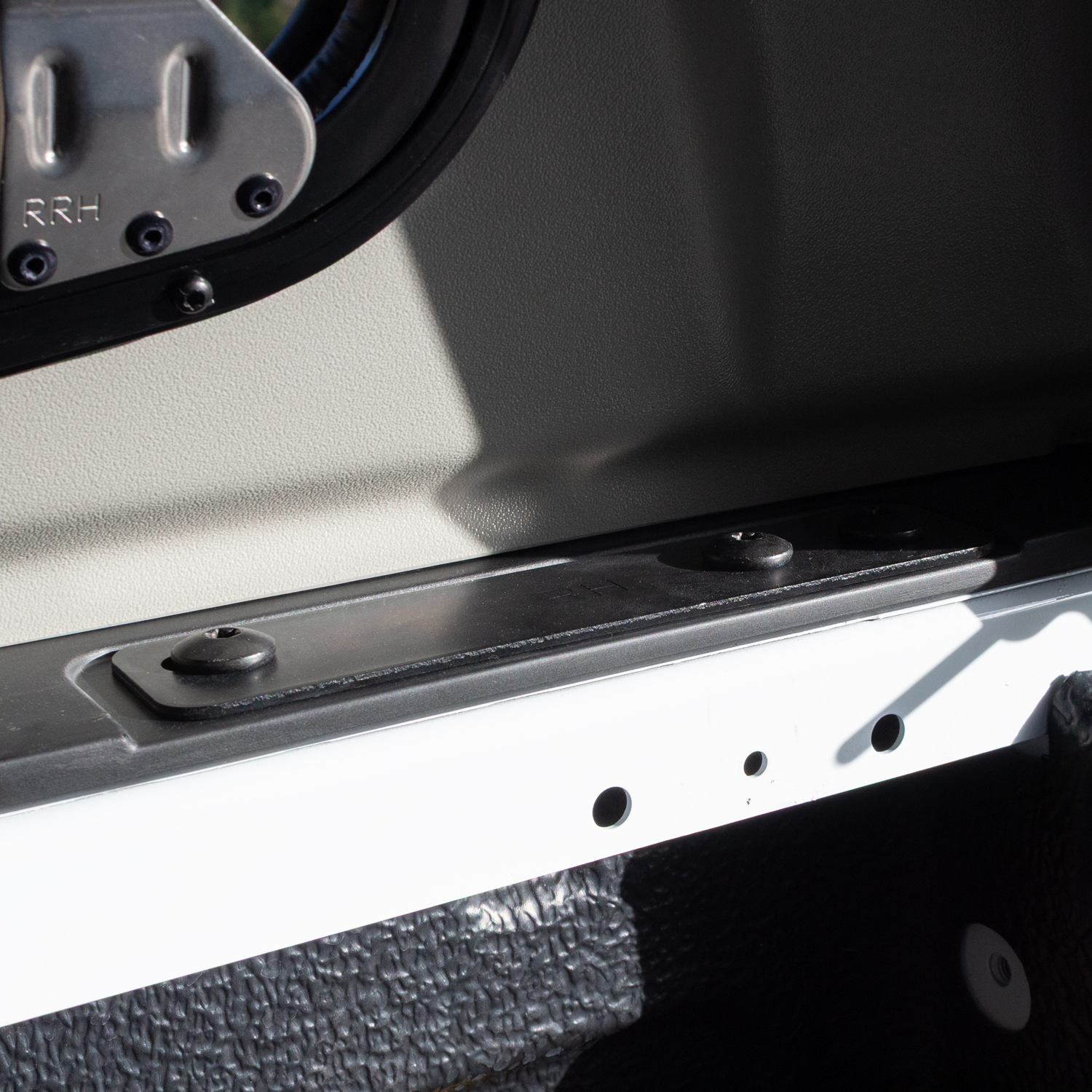 Hardtop Workfleet Blanc Glacier (f6-ak-ht1wf-7vta) Fixation Gauche. Hardtop Workfleet Blanc Glacier (f6-ak-ht1wf-7vta) Fixation Gauche.