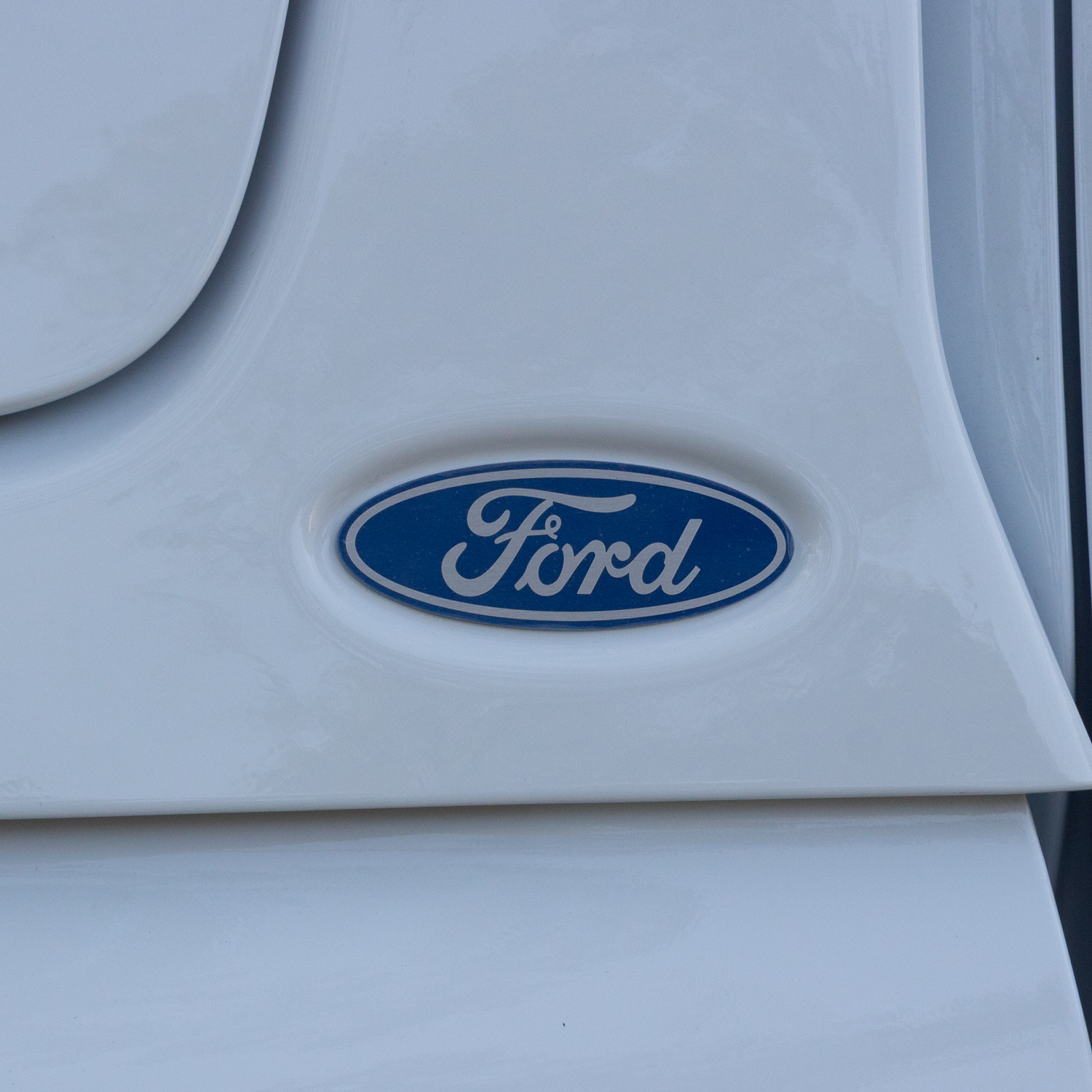 Hardtop Workfleet Blanc Glacier (f6-ak-ht1wf-7vta) Plaque Ford. Hardtop Workfleet Blanc Glacier (f6-ak-ht1wf-7vta) Plaque Ford.